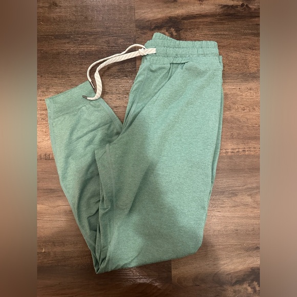 Vuori Pants - NWT Vuori joggers